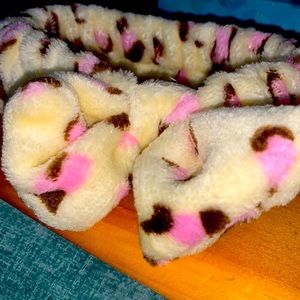 Small cosmetic head band never used super soft